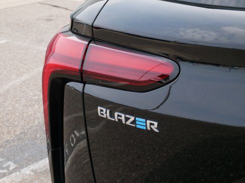 Used 2024 Chevrolet Blazer EV LT AWD/4WD image 17