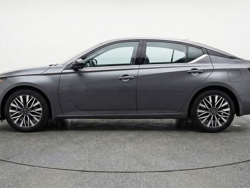 Used 2025 Nissan Altima 2.5 SV FWD image 5