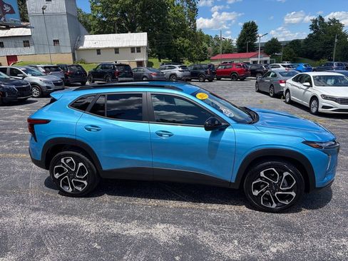 Used 2025 Chevrolet Trax RS w/ Driver Confidence Package FWD image 5