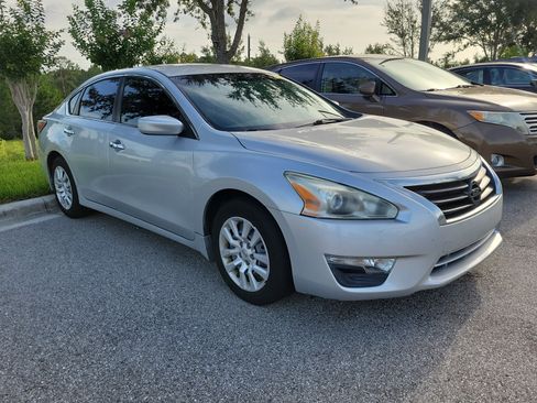 Used 2015 Nissan Altima 2.5 S w/ Power Driver Seat Package FWD image 2
