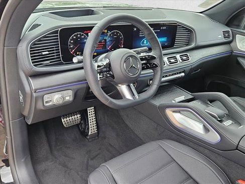 New 2026 Mercedes-Benz GLS 580 4MATIC image 9