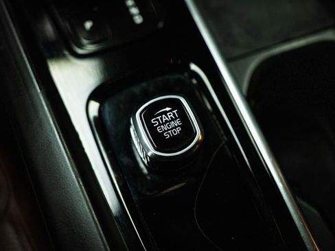 Used 2022 Volvo XC60 T8 Inscription image 23