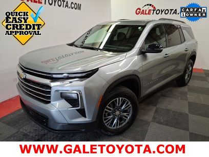 Used 2025 Chevrolet Traverse LT