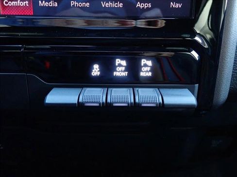 Used 2025 RAM 1500 Laramie AWD/4WD image 21
