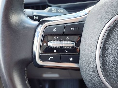 Certified 2025 Kia Carnival FWD image 32