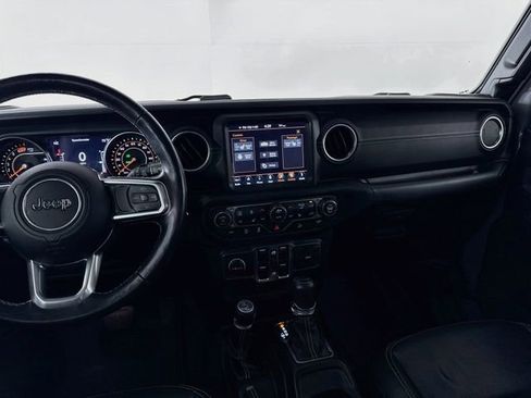 Used 2018 Jeep Wrangler Unlimited Sahara AWD/4WD image 29