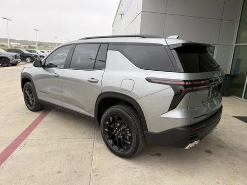 Used 2026 Chevrolet Traverse LT w/ Midnight/Sport Edition FWD image 7