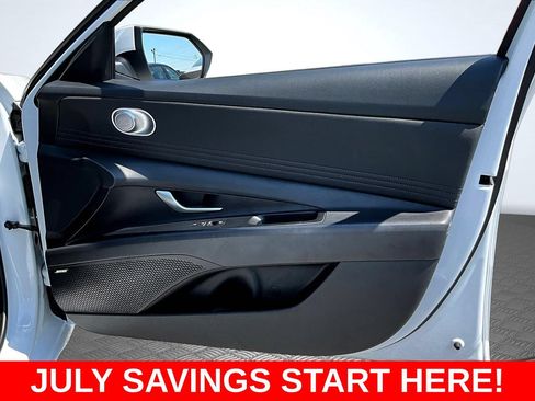 Used 2025 Hyundai Elantra Limited FWD image 33