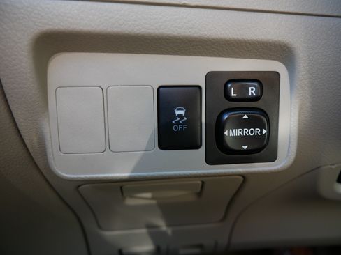 Used 2010 Toyota Corolla LE FWD image 30