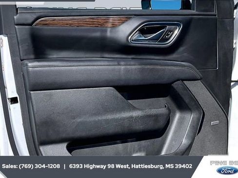 Used 2023 Chevrolet Suburban Premier image 17