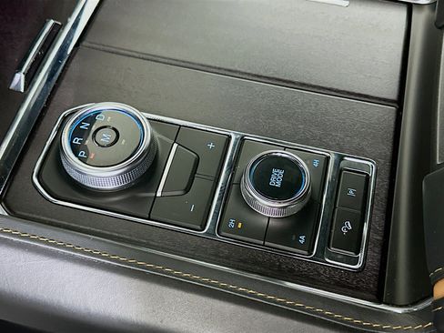 Used 2022 Ford Expedition Platinum image 25