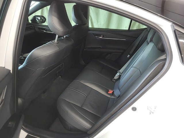 Used 2025 Toyota Camry XSE FWD image 13