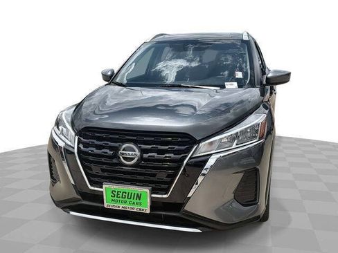Used 2021 Nissan Kicks SV FWD image 1