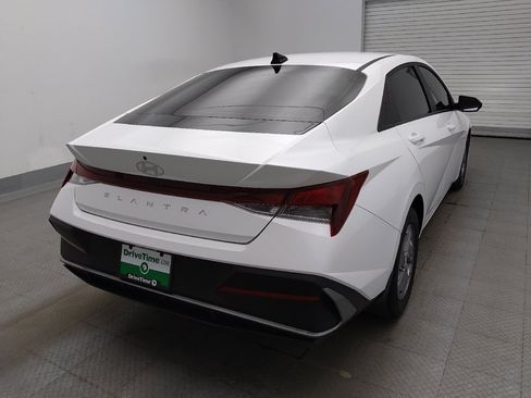 Used 2025 Hyundai Elantra SE FWD image 7