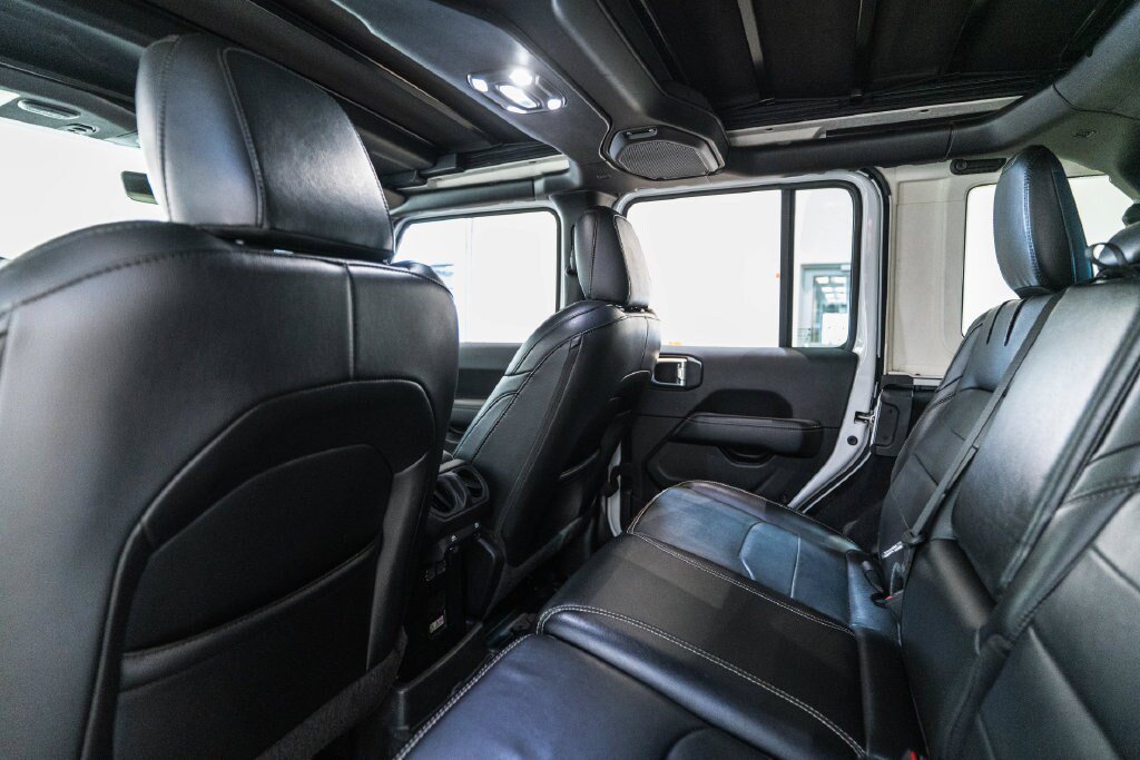 Used 2022 Jeep Wrangler Unlimited Sahara w/ Cold Weather Group AWD/4WD image 18
