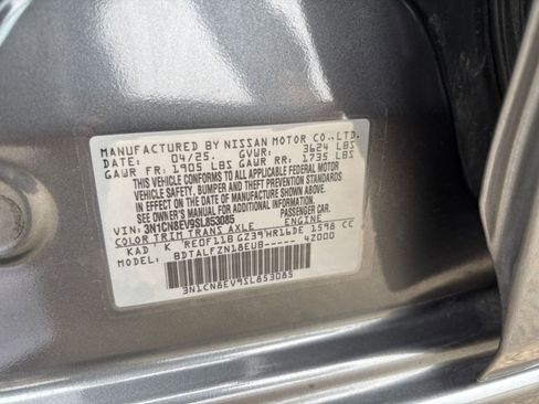Used 2025 Nissan Versa SV FWD image 27