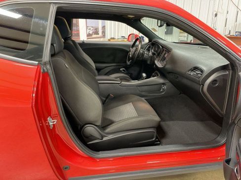 Used 2020 Dodge Challenger SXT RWD image 25