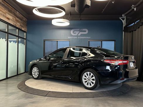 Used 2019 Toyota Camry LE w/ Convenience Package FWD image 5