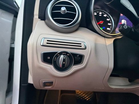 Used 2019 Mercedes-Benz C 300 4MATIC Sedan image 24