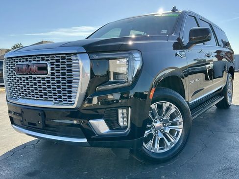 Used 2021 GMC Yukon XL Denali image 3