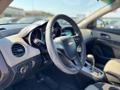 Used 2015 Chevrolet Cruze LS image 13