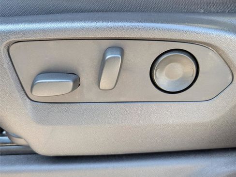 Used 2023 Chevrolet Silverado 1500 LT image 19