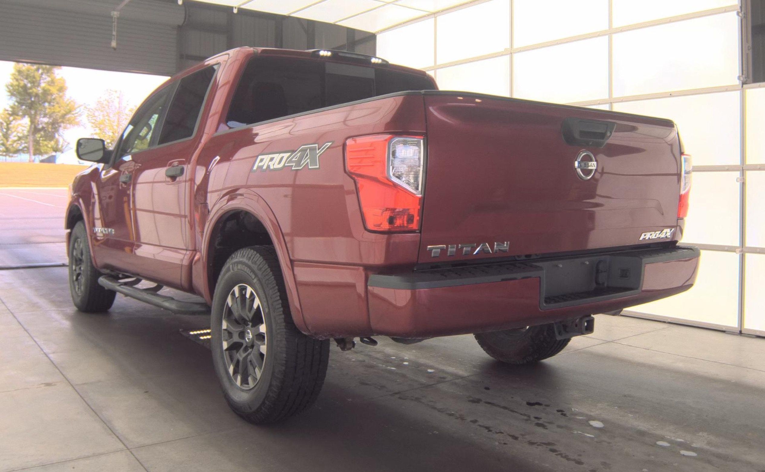Used 2019 Nissan Titan PRO-4X AWD/4WD image 4