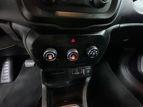 Used 2020 Jeep Renegade Sport w/ Sport Appearance Group FWD image 14