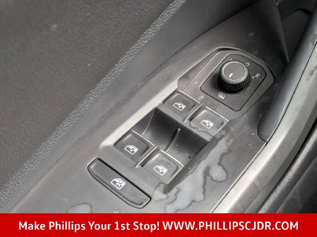 Used 2023 Volkswagen Jetta SE FWD image 23