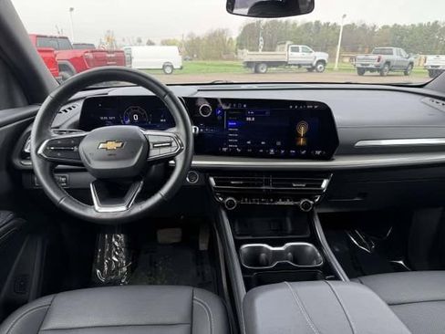 Used 2025 Chevrolet Traverse LT AWD/4WD image 16