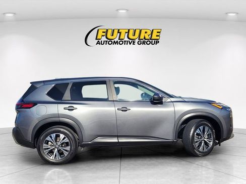 Used 2023 Nissan Rogue SV image 3