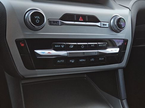 Used 2022 Ford Explorer XLT w/ Class IV Trailer Tow Package image 23