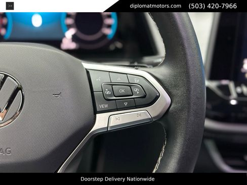 Used 2024 Volkswagen Atlas Cross Sport SE image 32