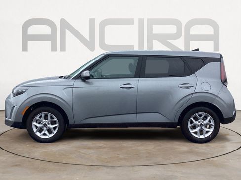 Used 2025 Kia Soul LX w/ LX Technology Package FWD image 11