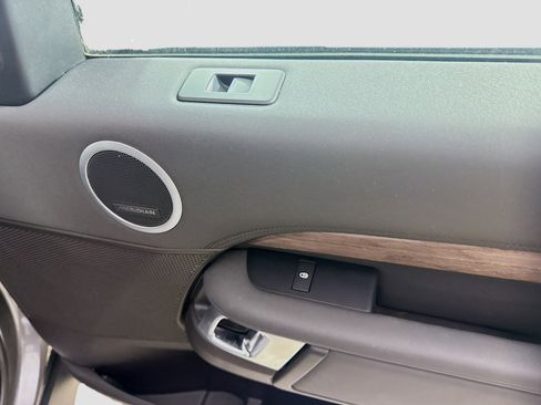 Used 2018 Land Rover Discovery HSE image 31