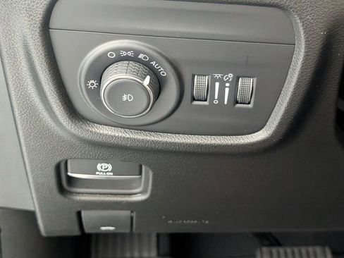 Certified 2024 Jeep Grand Cherokee Overland w/ Luxury Tech Group IV AWD/4WD image 16