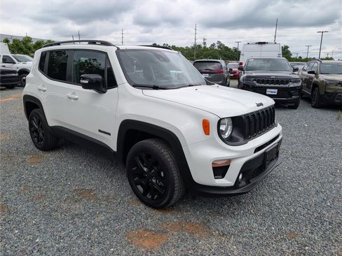 Used 2022 Jeep Renegade Altitude w/ Sun/Sound Group AWD/4WD image 7