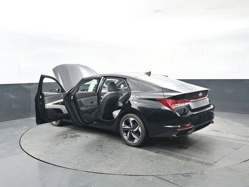 Used 2022 Hyundai Elantra Limited image 32