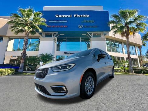 New 2026 Chrysler Pacifica Select image 9