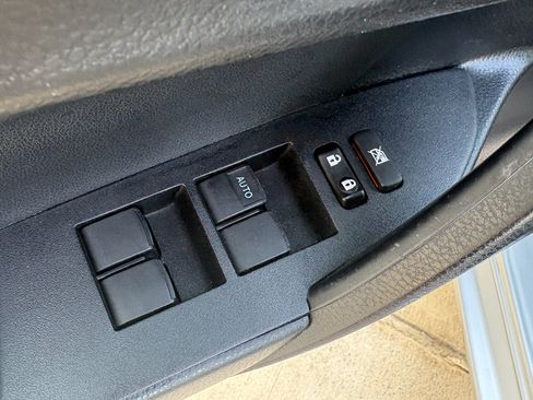 Used 2017 Toyota Corolla SE FWD image 11