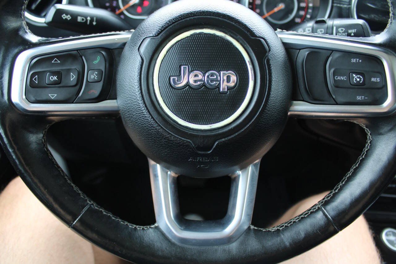 Used 2018 Jeep Wrangler Unlimited Sahara w/ Uconnect 4C Nav & Sound Group AWD/4WD image 14