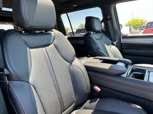 New 2026 Jeep Grand Wagoneer 4WD image 17
