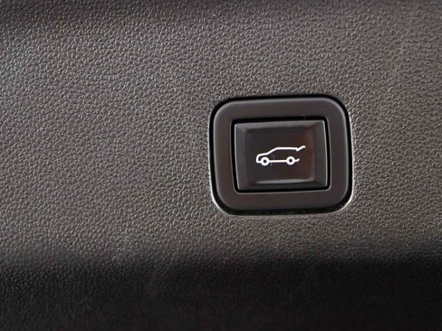 Used 2023 GMC Yukon XL Denali w/ Advanced Technology Package AWD/4WD image 37