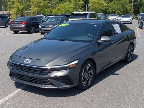 Used 2024 Hyundai Elantra Limited FWD image 8
