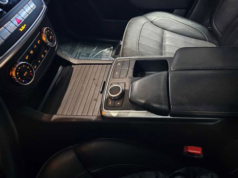 Used 2014 Mercedes-Benz GL 450 4MATIC image 32