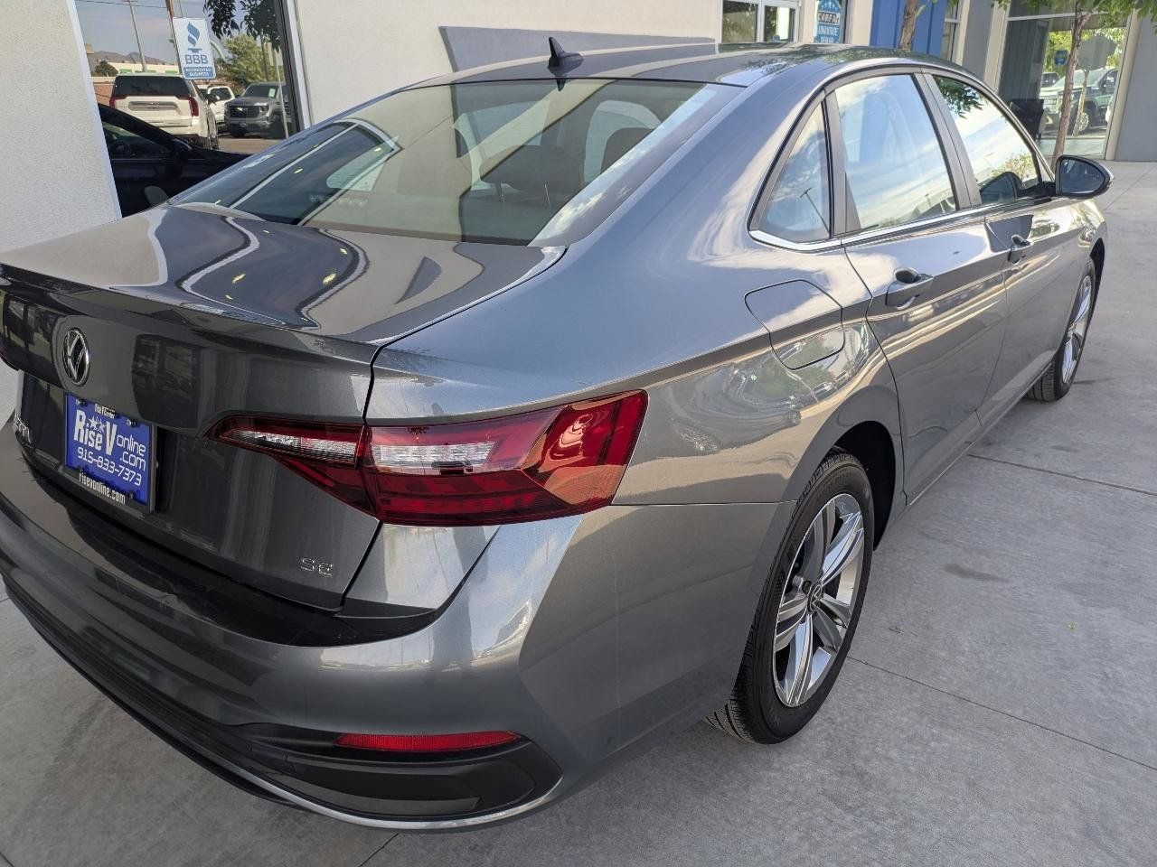 Used 2024 Volkswagen Jetta SE FWD image 6