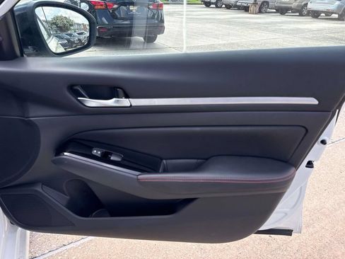 Used 2025 Nissan Altima 2.5 SR FWD image 14