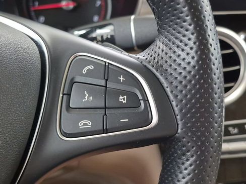 Used 2019 Mercedes-Benz GLC 300 4MATIC image 19