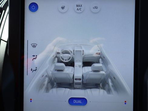 Used 2024 Ford Edge SEL w/ Sport Appearance Package image 19