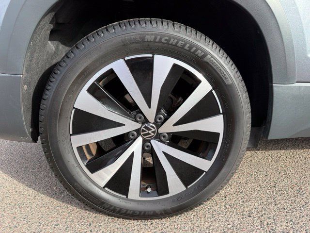 Used 2022 Volkswagen Taos SE FWD image 37
